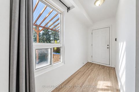 Photo 33 at 63 La Peer Boulevard, L'Amoreaux, Toronto