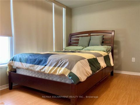 Photo 7 at 2304 - 909 Bay Street, Bay Street Corridor, Toronto