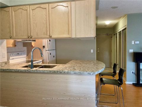 Photo 8 at 2304 - 909 Bay Street, Bay Street Corridor, Toronto