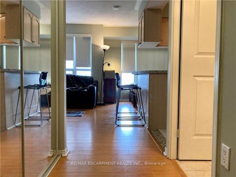 Photo 11 at 2304 - 909 Bay Street, Bay Street Corridor, Toronto