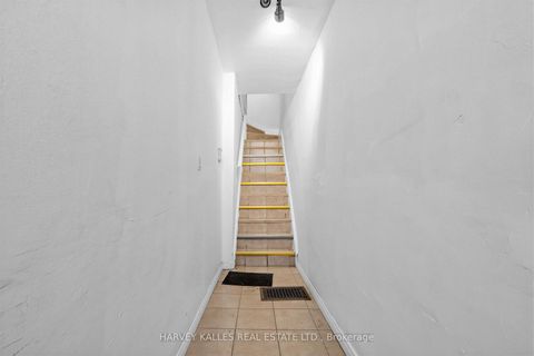 Photo 2 at 506 Adelaide Street W, Waterfront Communities C1, Toronto
