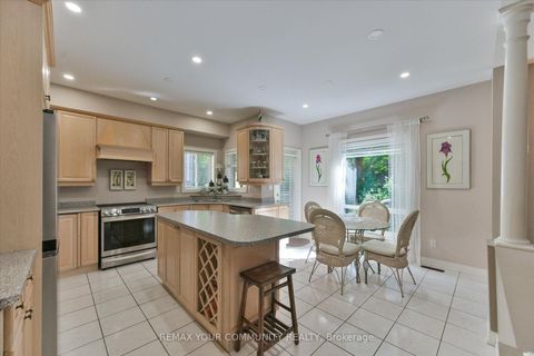 Photo 10 at 153 Estate Garden Drive, Oak Ridges, Richmond Hill