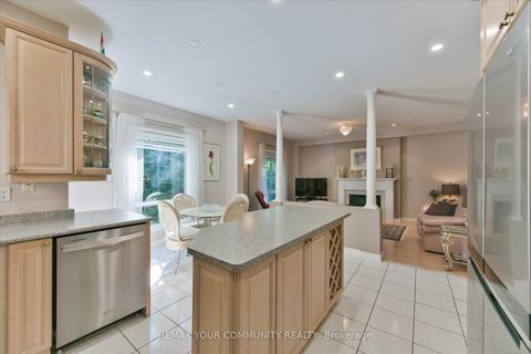 Photo 11 at 153 Estate Garden Drive, Oak Ridges, Richmond Hill