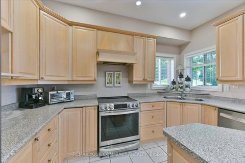 Photo 12 at 153 Estate Garden Drive, Oak Ridges, Richmond Hill