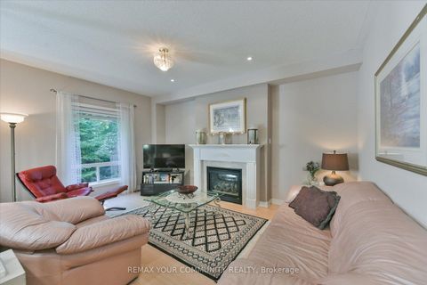 Photo 14 at 153 Estate Garden Drive, Oak Ridges, Richmond Hill