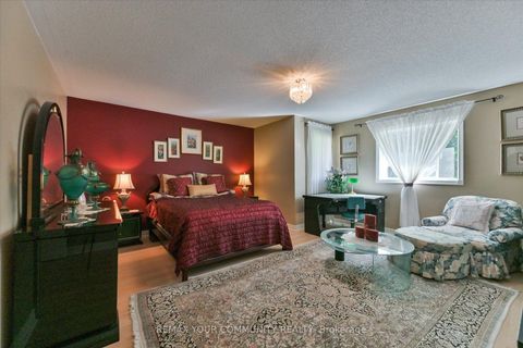 Photo 21 at 153 Estate Garden Drive, Oak Ridges, Richmond Hill