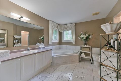Photo 24 at 153 Estate Garden Drive, Oak Ridges, Richmond Hill