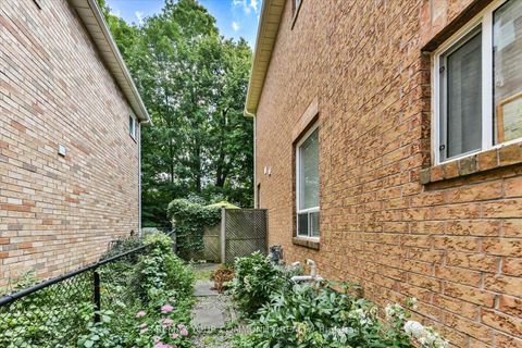 Photo 30 at 153 Estate Garden Drive, Oak Ridges, Richmond Hill
