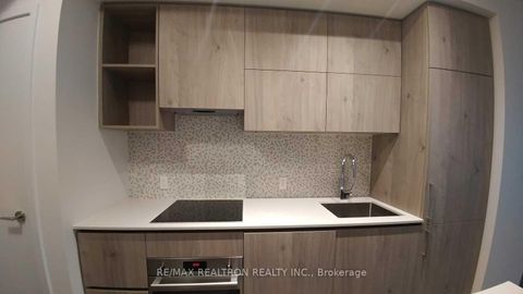 Photo 13 at 1207 - 1 Yorkville Avenue, Annex, Toronto