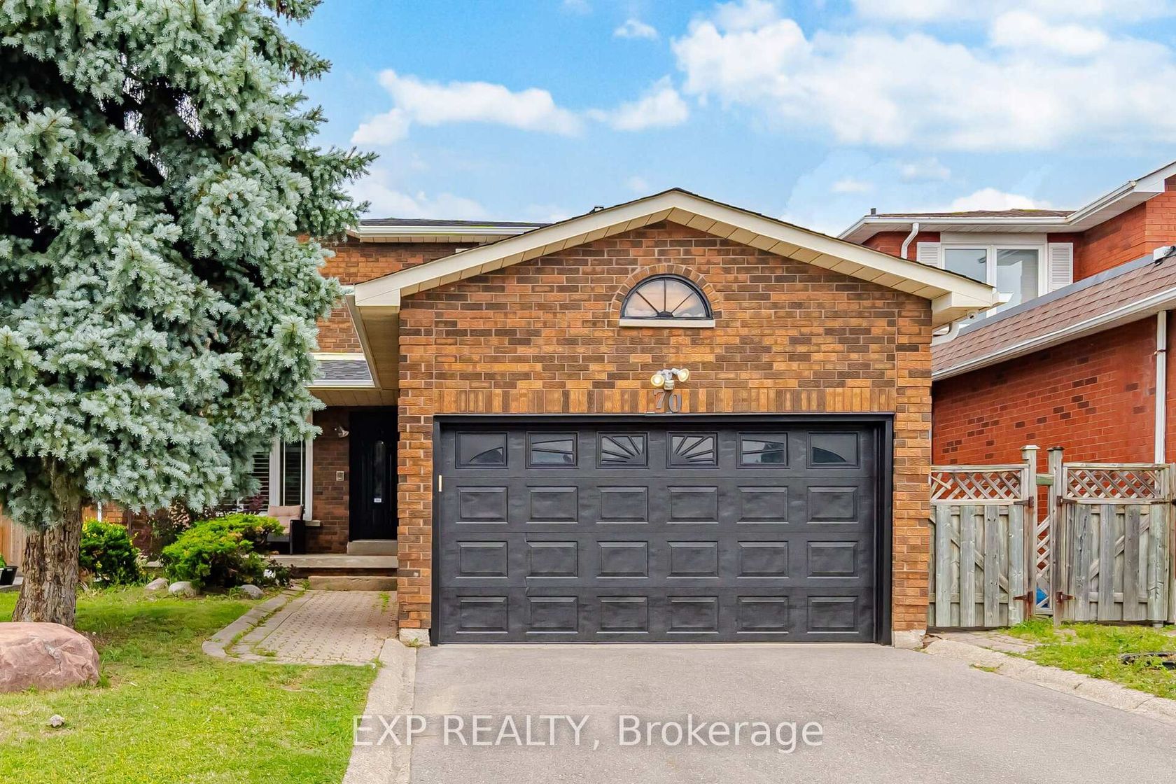 70 Embassy Drive, East Woodbridge, Vaughan photo number 2