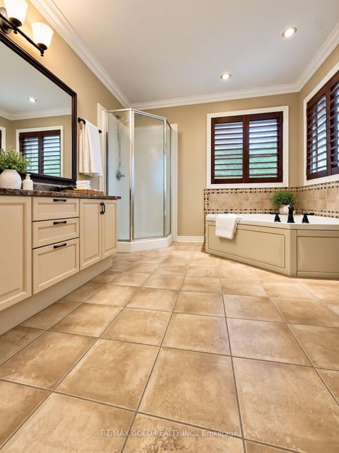 Photo 15 at 3 Prince William Way, Shore, Barrie