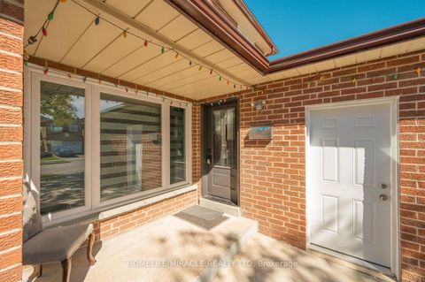 Photo 3 at 8 Loire Court, Clairville, Toronto