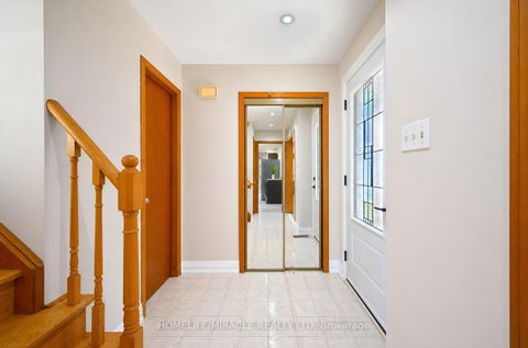 Photo 4 at 8 Loire Court, Clairville, Toronto