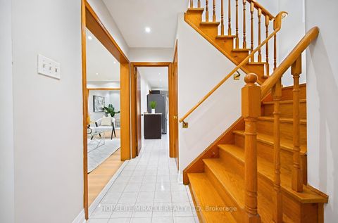 Photo 5 at 8 Loire Court, Clairville, Toronto