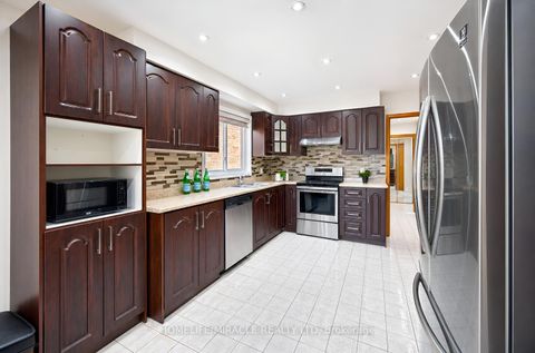 Photo 15 at 8 Loire Court, Clairville, Toronto