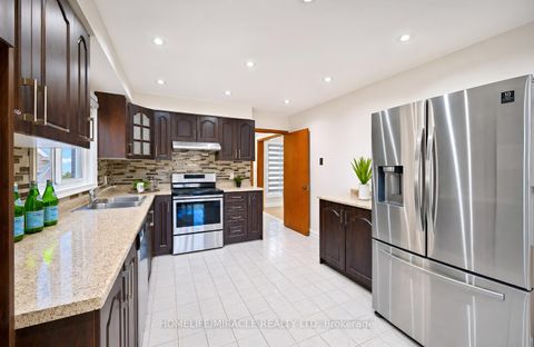 Photo 16 at 8 Loire Court, Clairville, Toronto