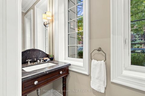 Photo 7 at 16 - 645 Davenport Road, Casa Loma, Toronto
