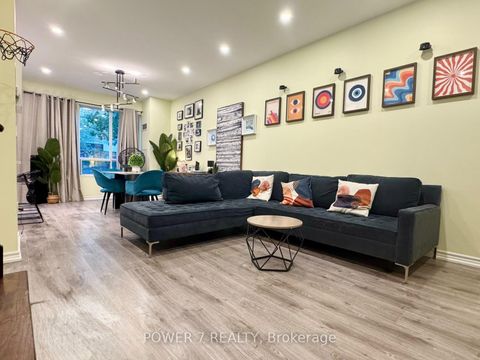 Photo 3 at 110 - 18 Spring Garden Avenue, Willowdale East, Toronto