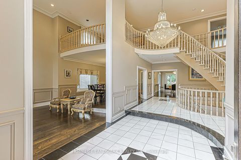 Photo 2 at 252 Dunview Avenue N, Willowdale East, Toronto