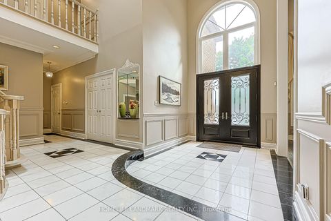 Photo 3 at 252 Dunview Avenue N, Willowdale East, Toronto