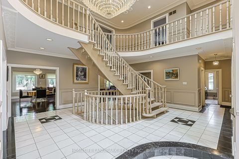 Photo 4 at 252 Dunview Avenue N, Willowdale East, Toronto