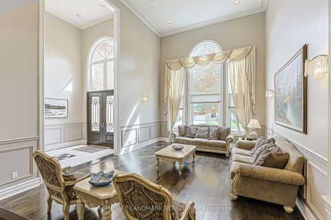 Photo 5 at 252 Dunview Avenue N, Willowdale East, Toronto
