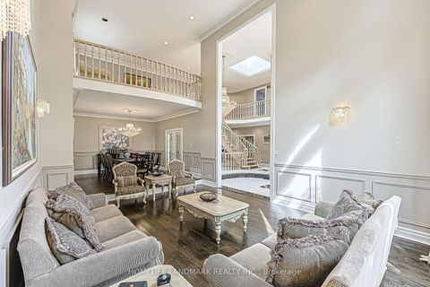 Photo 7 at 252 Dunview Avenue N, Willowdale East, Toronto