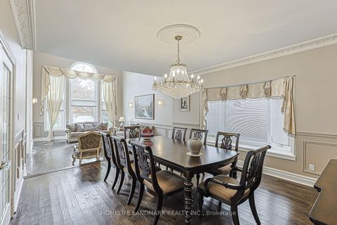 Photo 9 at 252 Dunview Avenue N, Willowdale East, Toronto