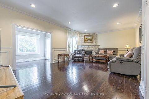 Photo 10 at 252 Dunview Avenue N, Willowdale East, Toronto