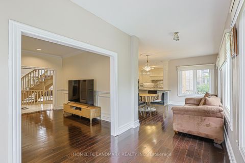 Photo 12 at 252 Dunview Avenue N, Willowdale East, Toronto