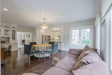 Photo 13 at 252 Dunview Avenue N, Willowdale East, Toronto