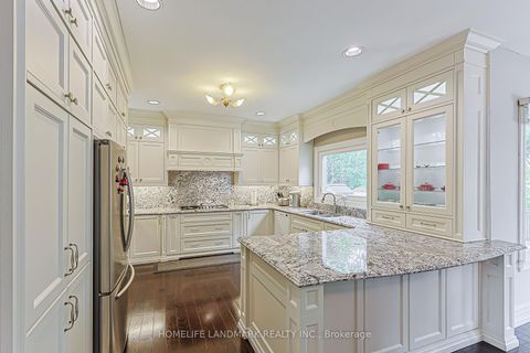 Photo 15 at 252 Dunview Avenue N, Willowdale East, Toronto