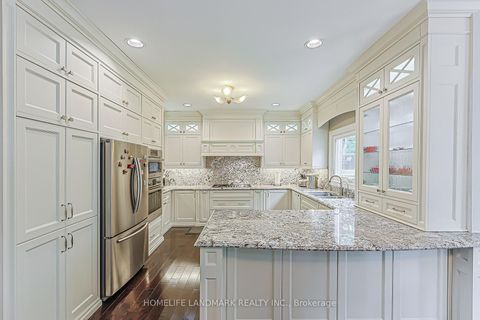 Photo 16 at 252 Dunview Avenue N, Willowdale East, Toronto