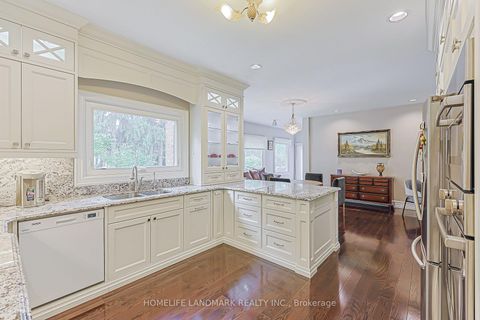 Photo 18 at 252 Dunview Avenue N, Willowdale East, Toronto