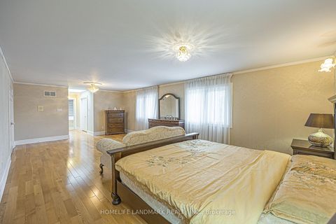 Photo 27 at 252 Dunview Avenue N, Willowdale East, Toronto