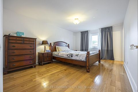 Photo 30 at 252 Dunview Avenue N, Willowdale East, Toronto