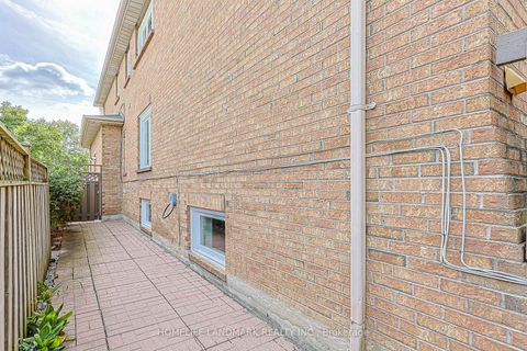 Photo 38 at 252 Dunview Avenue N, Willowdale East, Toronto