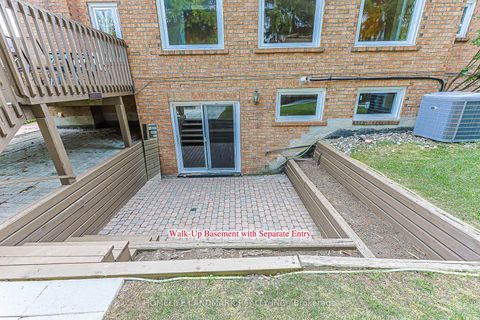 Photo 40 at 252 Dunview Avenue N, Willowdale East, Toronto