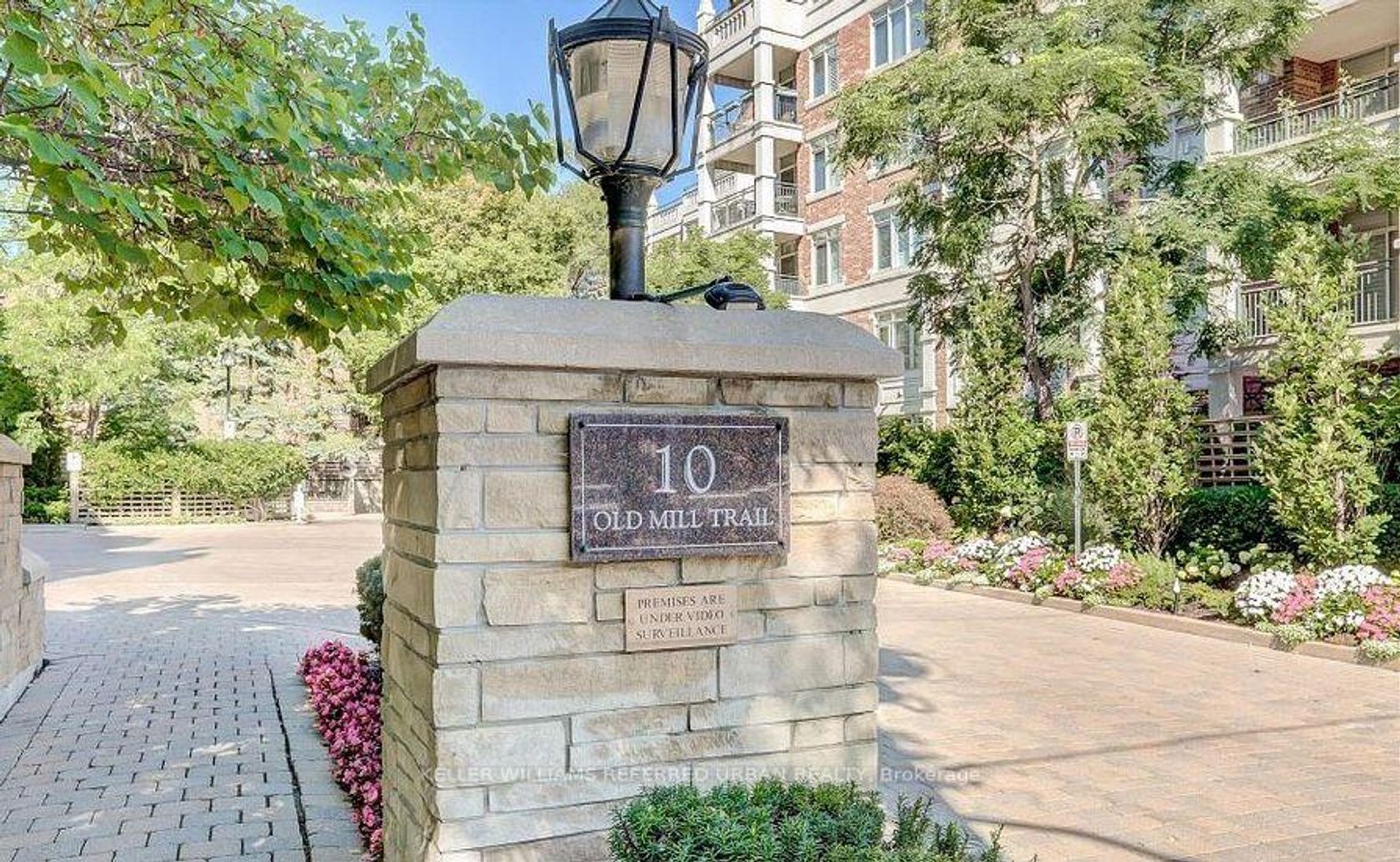 210 - 10 Old Mill Trail, Kingsway South, Toronto 