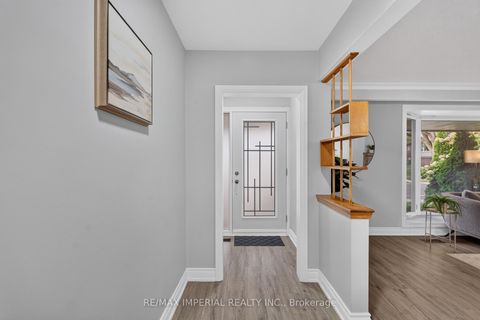 Photo 2 at 3 Minstrel Drive, Queensway, Toronto