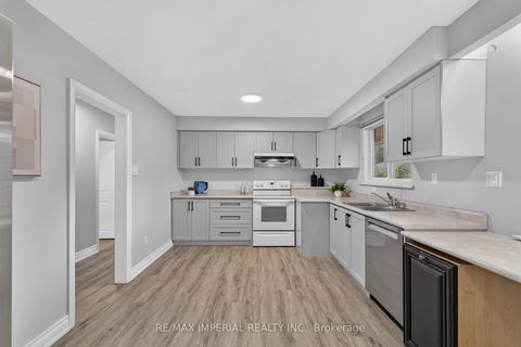 Photo 16 at 3 Minstrel Drive, Queensway, Toronto