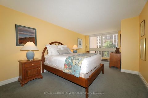 Photo 12 at 405 - 5 Kenneth Avenue, Willowdale East, Toronto