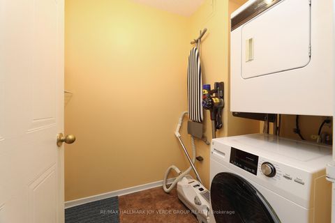 Photo 16 at 405 - 5 Kenneth Avenue, Willowdale East, Toronto