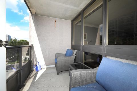 Photo 17 at 405 - 5 Kenneth Avenue, Willowdale East, Toronto
