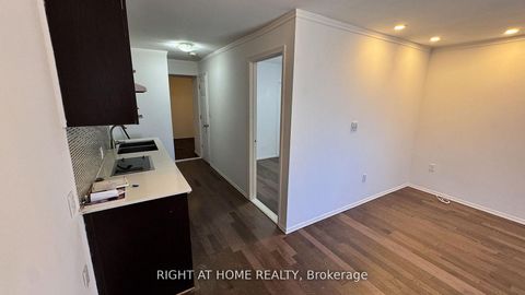 Photo 7 at 104 Danforth Road, Oakridge, Toronto
