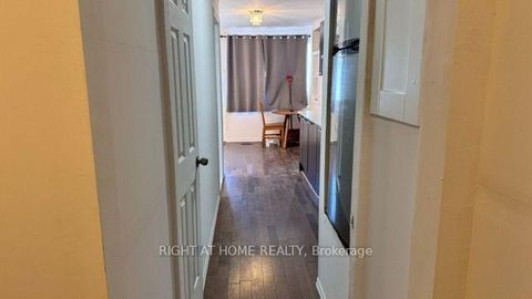 Photo 10 at 104 Danforth Road, Oakridge, Toronto