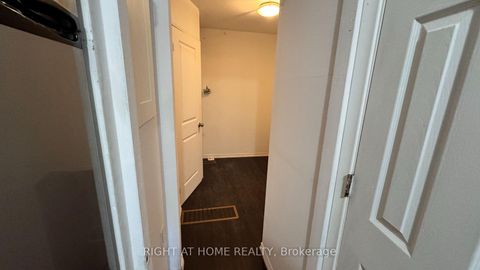 Photo 14 at 104 Danforth Road, Oakridge, Toronto