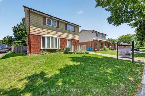 Photo 1 at 26 Lighthall Crescent, Malvern, Toronto