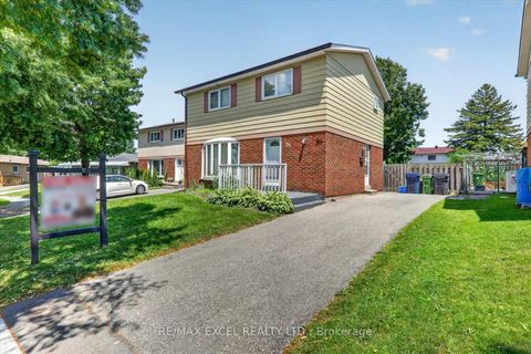 Photo 2 at 26 Lighthall Crescent, Malvern, Toronto