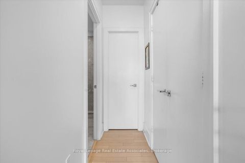 Photo 16 at 323 - 29 Queens Quay E, Waterfront Communities C8, Toronto